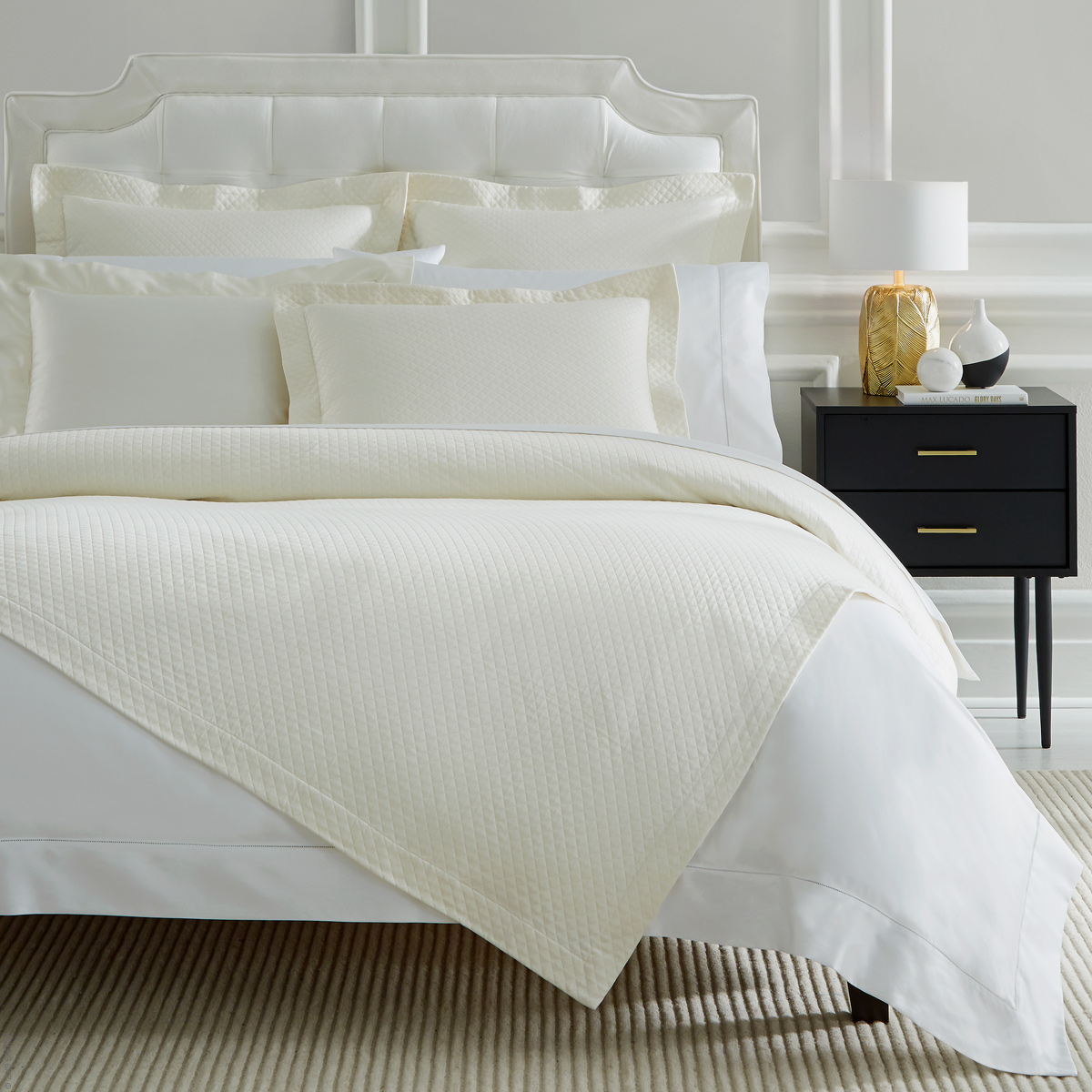 Bari Matelassé Coverlet 