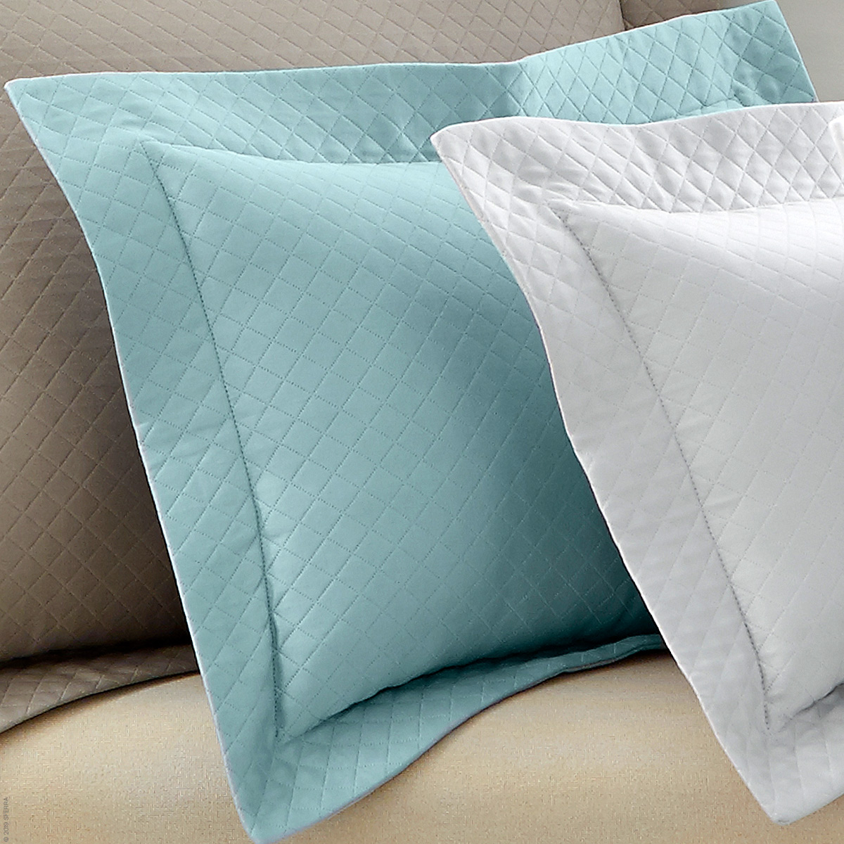 Bari Matelassé Coverlet 