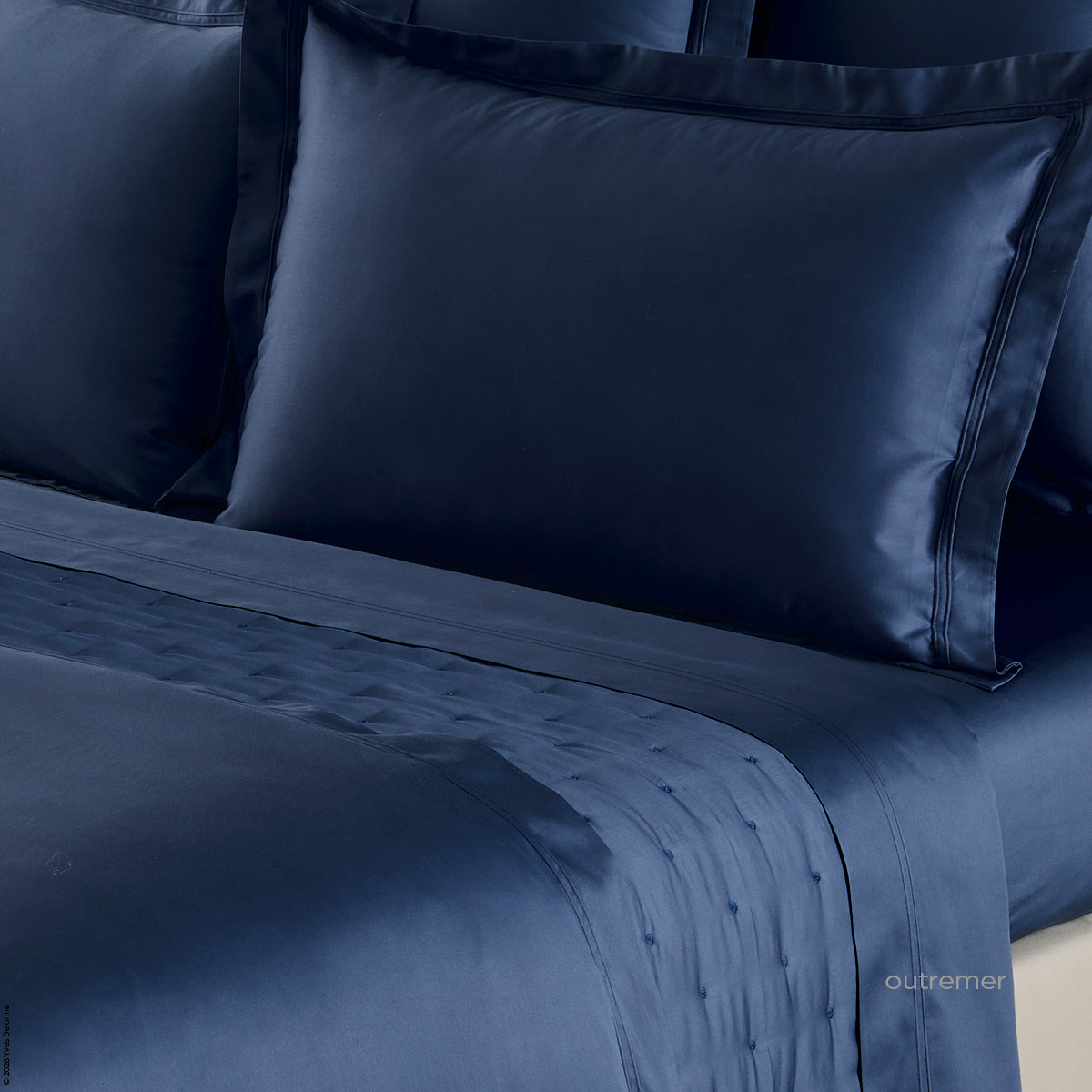 Triomphe Quilted Coverlet